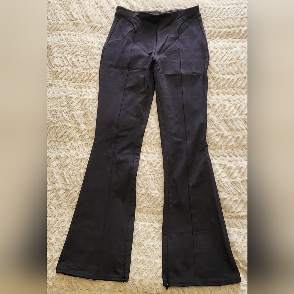 Alo Yoga Zip It Flare Leggings. Black. Size Medium. EUC